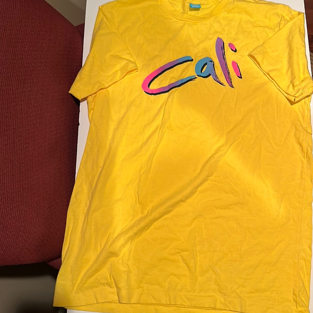 Hollister Vintage Y2k Cali t-shirt - Large - yellow